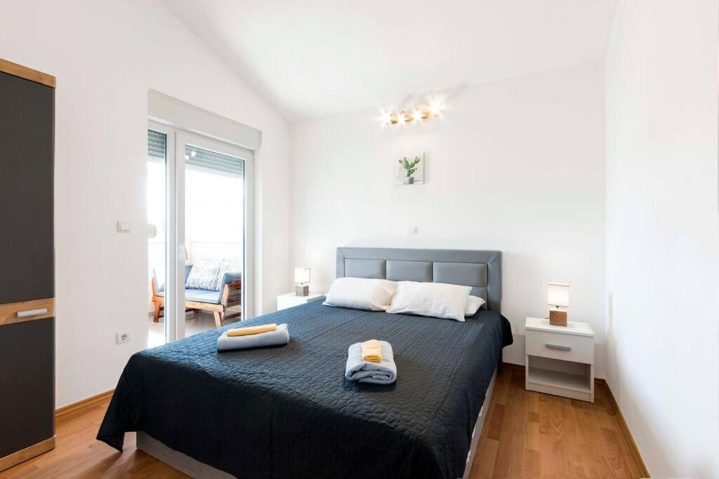 Cozy Apartment With Private Parking Medulin Exterior photo