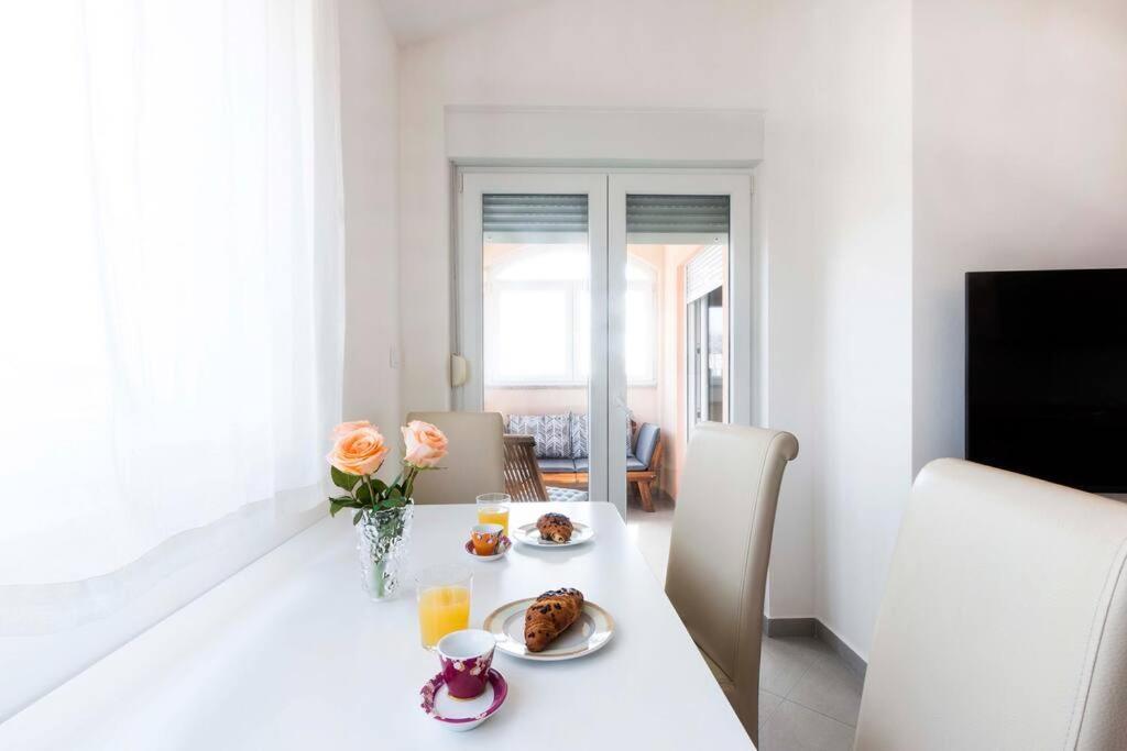 Cozy Apartment With Private Parking Medulin Exterior photo